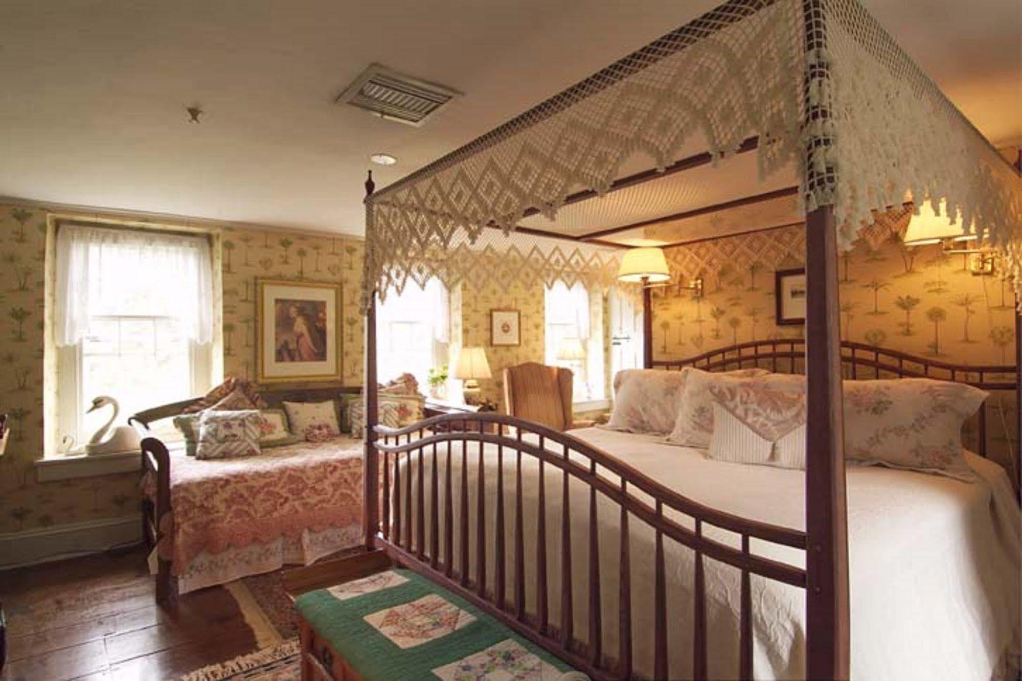 Wild Wisteria Bed & Breakfast Chadds Ford Dış mekan fotoğraf