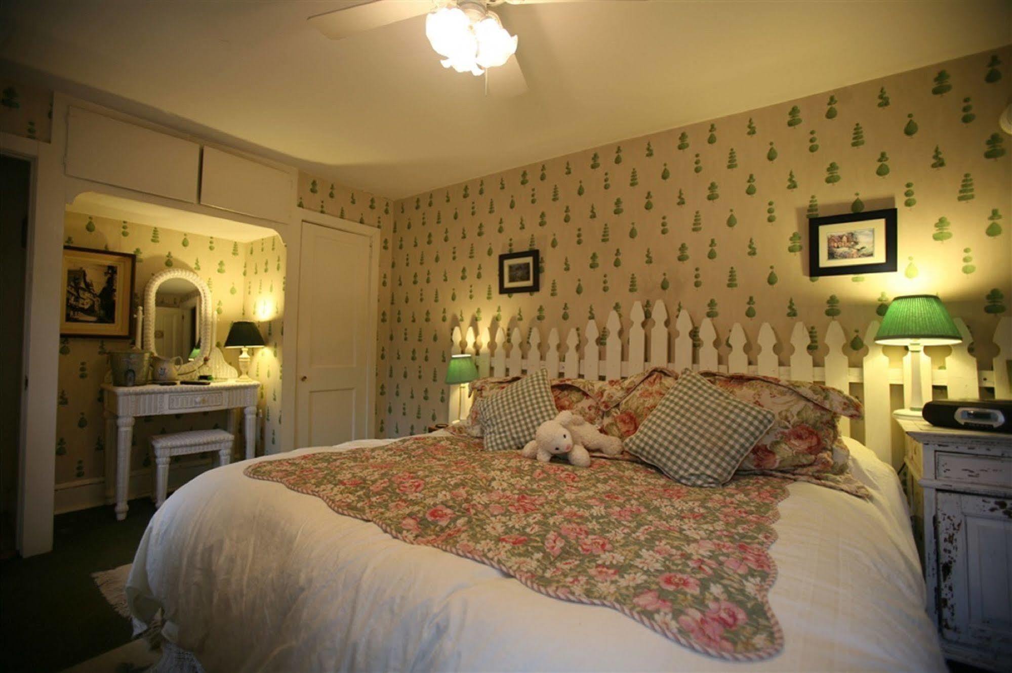 Wild Wisteria Bed & Breakfast Chadds Ford Dış mekan fotoğraf